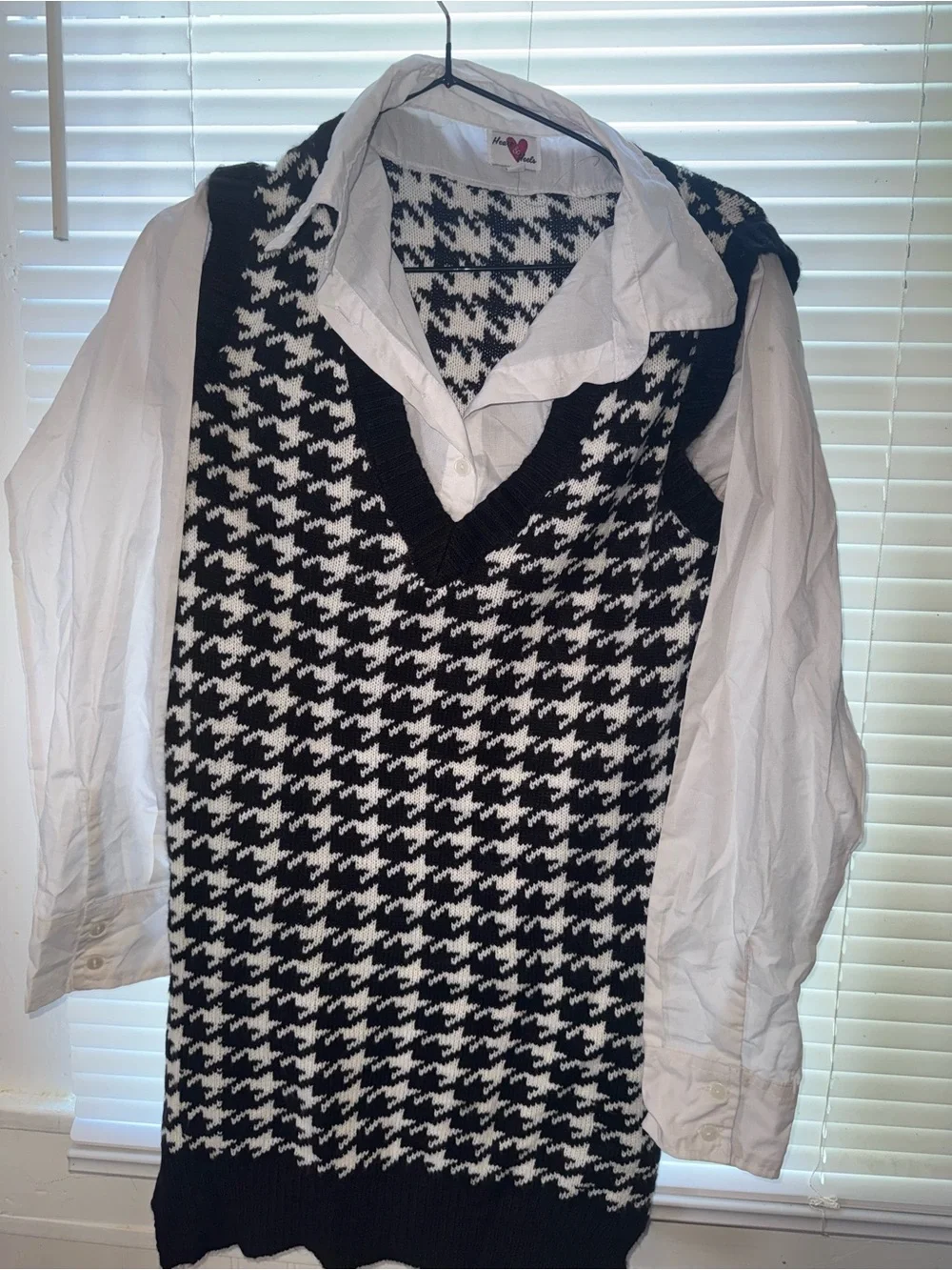 Women's Black & White Houndstooth V-Neck Dress Sweater
